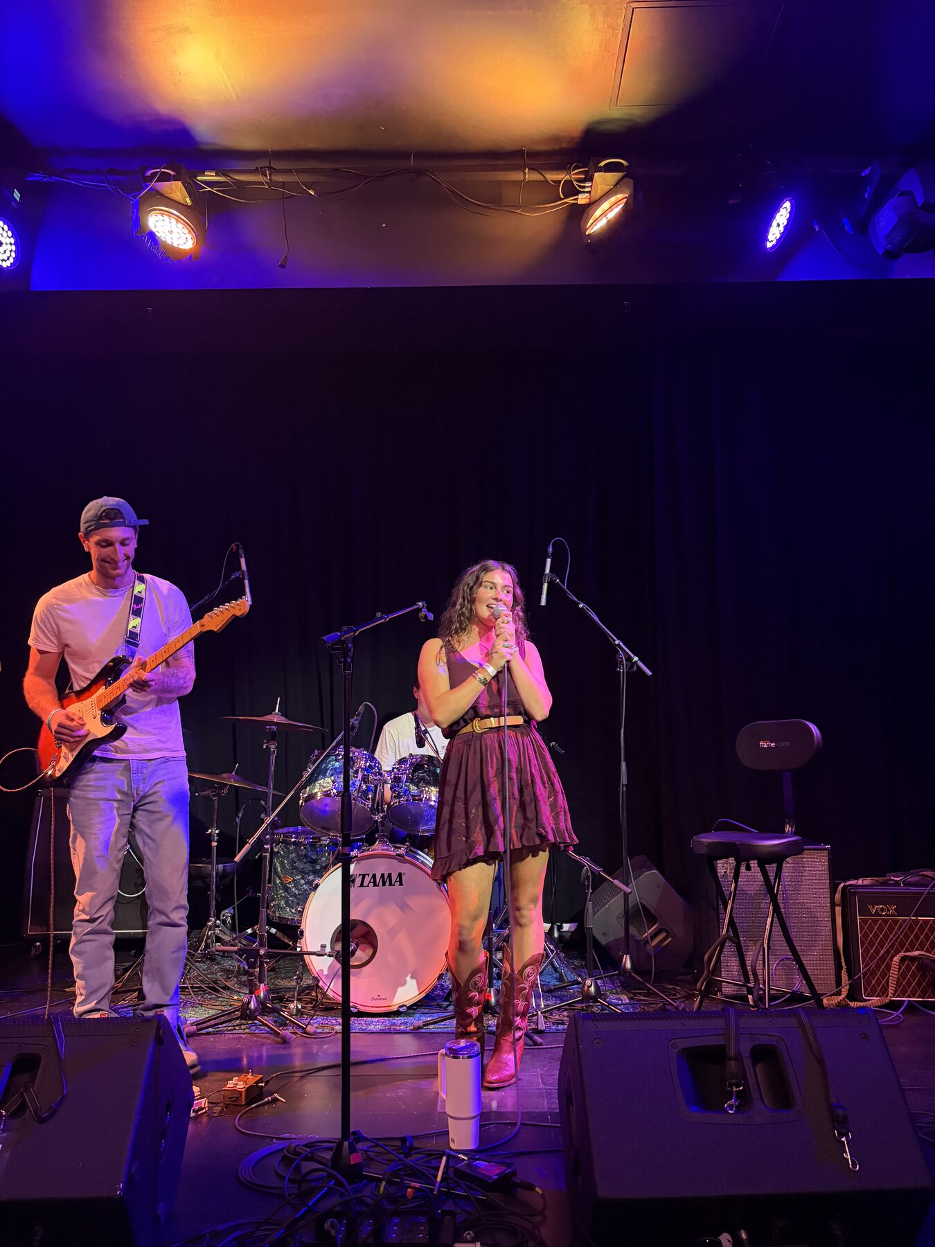 Kailey Jane singing center stage with her guitarist at Pearl Street Warehouse